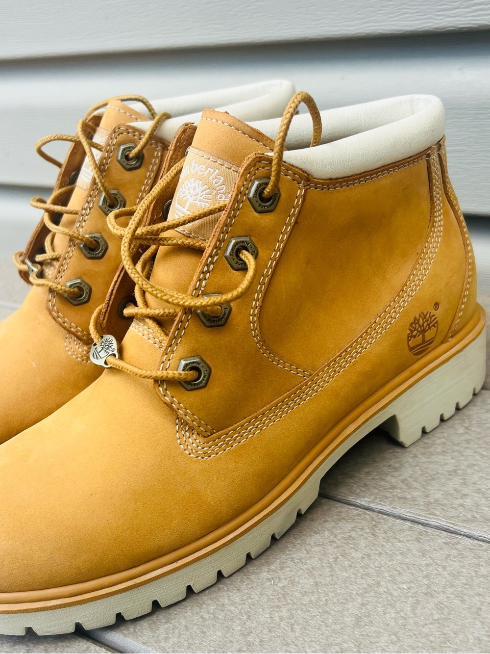 Timberland size 6 Wheat Nubuck Leather Ankle Boots